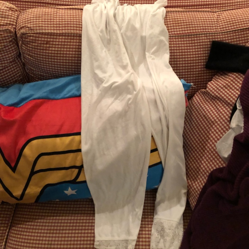White leggings with lace bottom